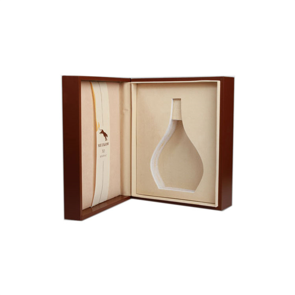 Wooden wine packaging box